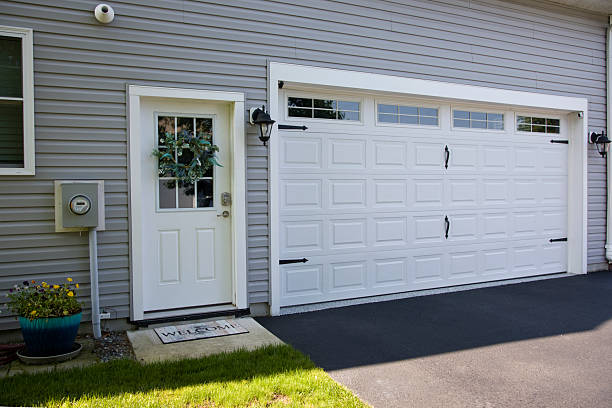 24/7 Emergency Garage Door Panel Replacement experts in Smith Mills, MA